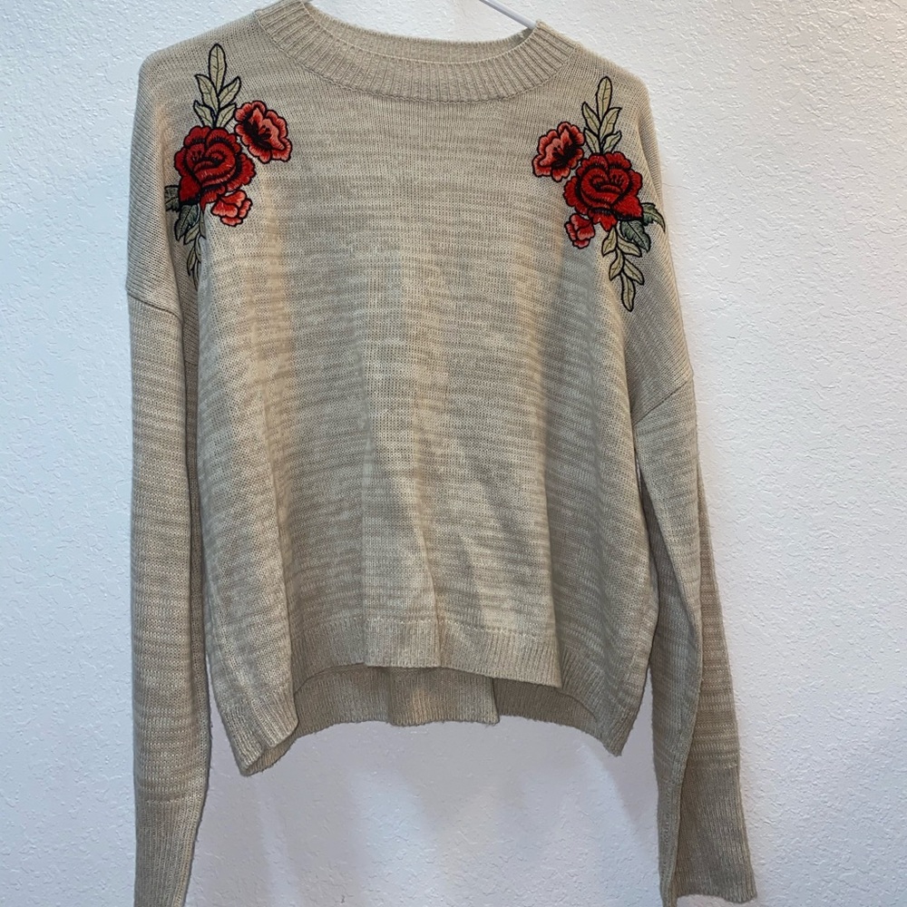 Cream sweater with rose details 🌹